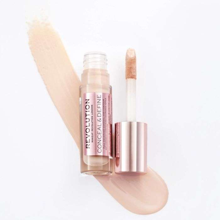 MAKEUP REVOLUTION REVOLUTION ANTI CERNE ET CONTOUR COUVRANCE TOTALE