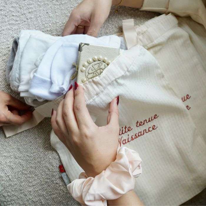 BAMBIDOU POCHON TKIMCHA MA PETITE TENUE DE NAISSANCE