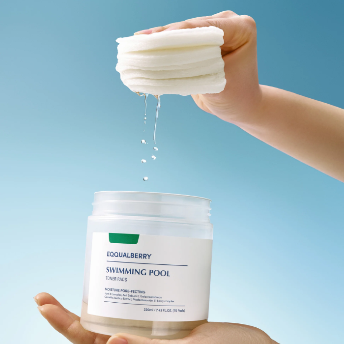 EQQUAL BERRY SWIMMING POOL TONER PADS MOISTURE PORE FECTING 220 ML