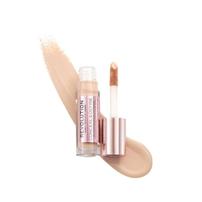 MAKEUP REVOLUTION CONCEAL AND DEFINE FOND DE TEINT LIQUIDE 