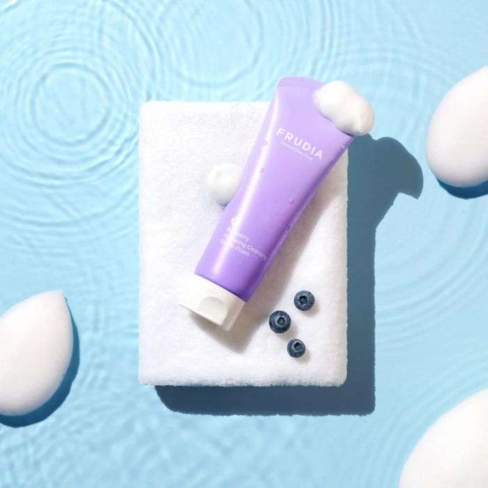 FRUDIA BLUEBERRY HYDRATING CLEANSING GEL TO FOAM 145 ML